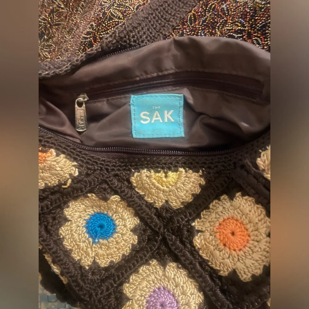 SENT AS FREE GIFT!  SAK Crocheted Floral Purse with Top Zipper, Long Strap - Picture 9 of 9